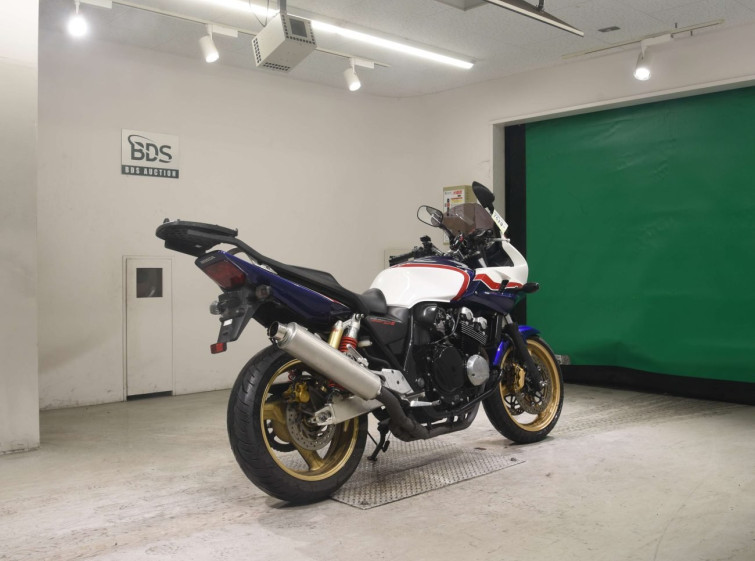 Мотоцикл Honda CB400SFV BOLDOR