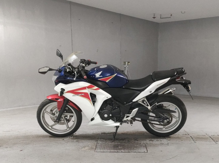 Мотоцикл Honda CBR250R с пробегом 15118 km