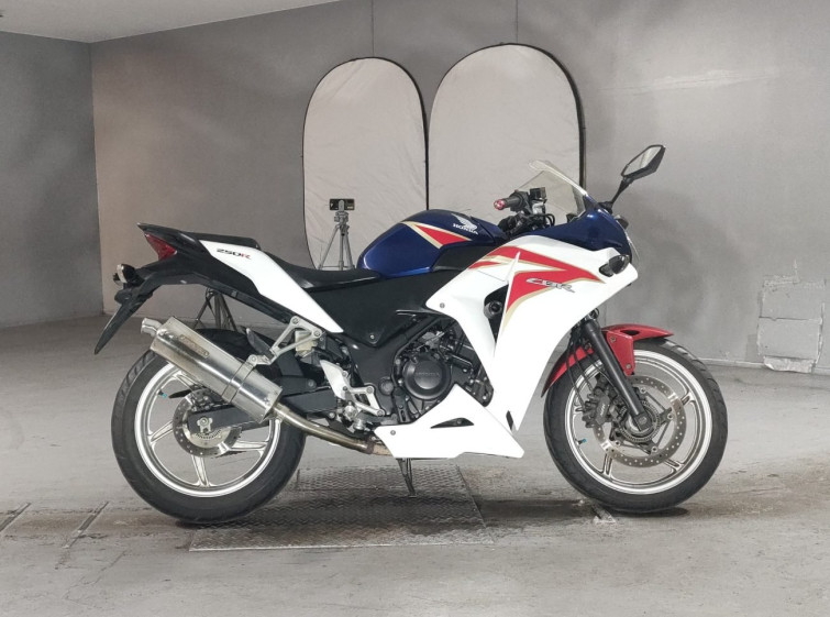 Мотоцикл Honda CBR250R с пробегом 15118 km
