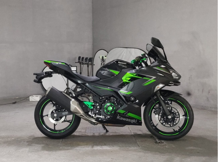 Мотоцикл Kawasaki NINJA400 с пробегом 2748 km