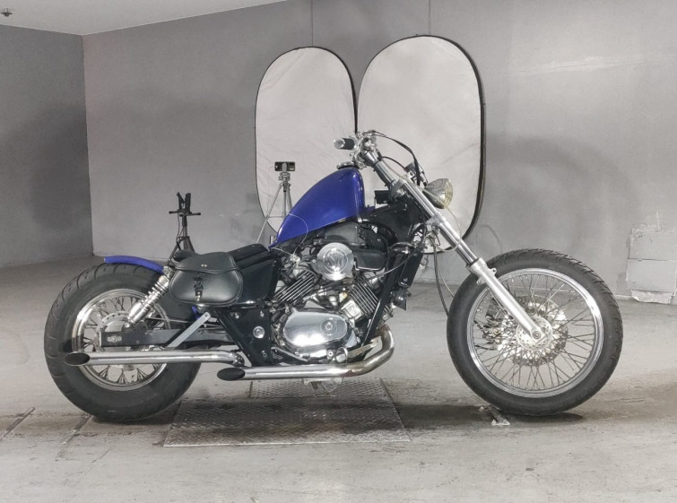 Мотоцикл Honda MAGNA250 с пробегом 2003 km