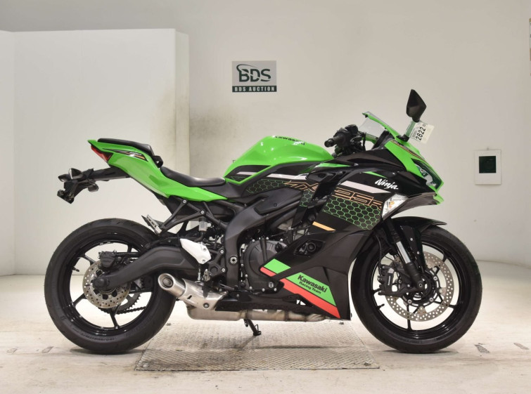 Мотоцикл Kawasaki NINJA ZX-25R с пробегом 14760 km