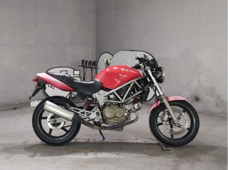 Мотоцикл Honda VTR250 з пробігом 84799 km