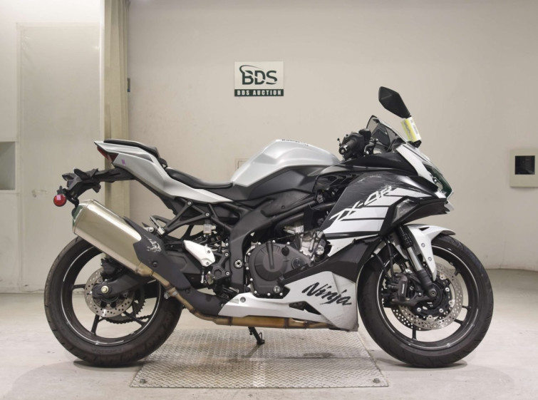 Мотоцикл Kawasaki ZX-4R с пробегом 3262 km