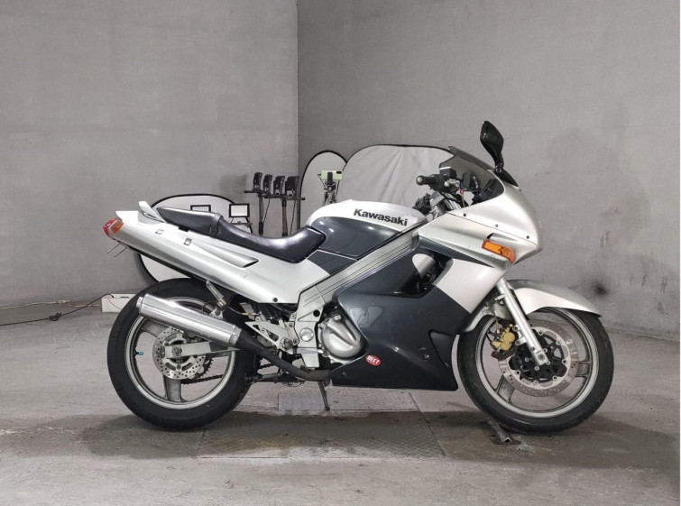 Мотоцикл Kawasaki ZZ-R250 з пробігом 17409 km