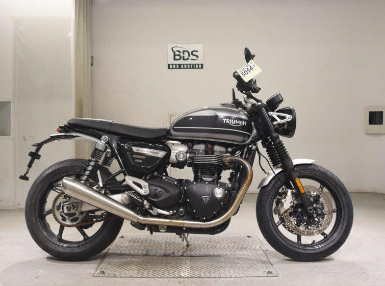 Мотоцикл Triumph SPEED TWIN з пробігом 4260 km