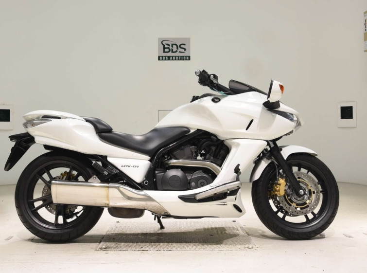 Мотоцикл Honda DN-01 з пробігом 7972 km