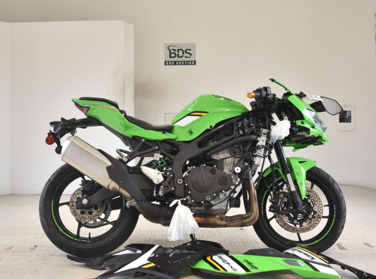 Мотоцикл Kawasaki ZX-4RR с пробегом 5575 km