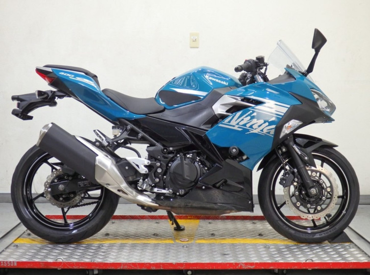 Мотоцикл Kawasaki NINJA400 с пробегом 32646 km