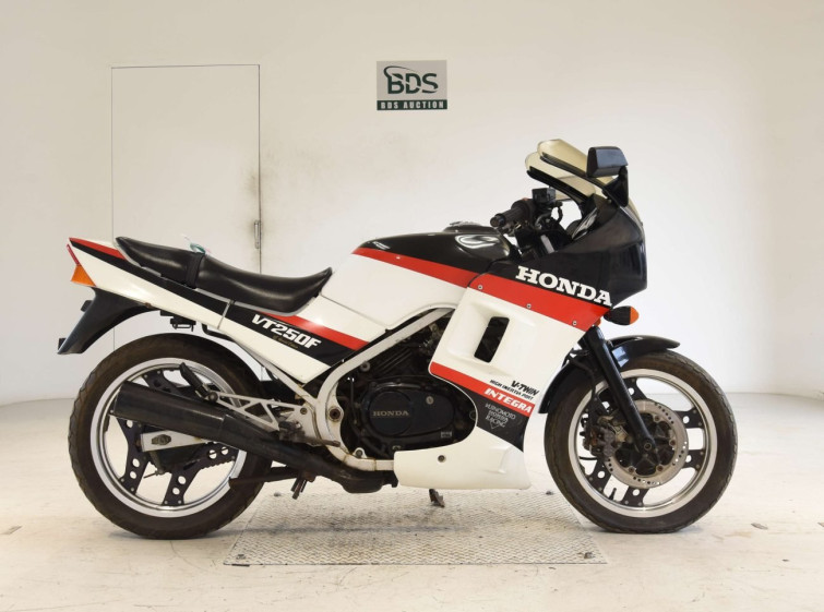 Мотоцикл Honda VT250FE INTEGRA с пробегом 15573 km