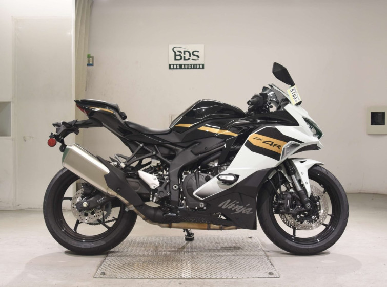Мотоцикл Kawasaki ZX-4R SE с пробегом 2286 km