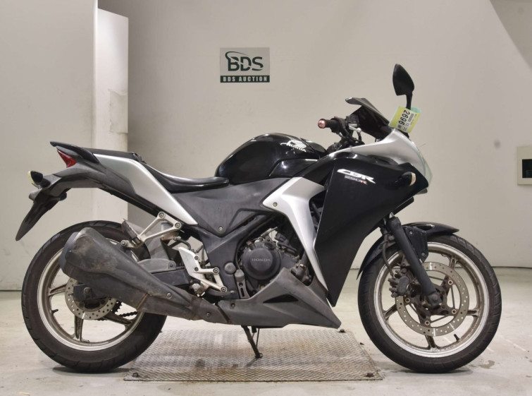 Мотоцикл Honda CBR250R з пробігом 71557 km