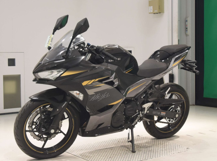 Мотоцикл Kawasaki NINJA400 с пробегом 1835 km