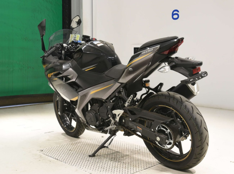 Мотоцикл Kawasaki NINJA400 с пробегом 1835 km