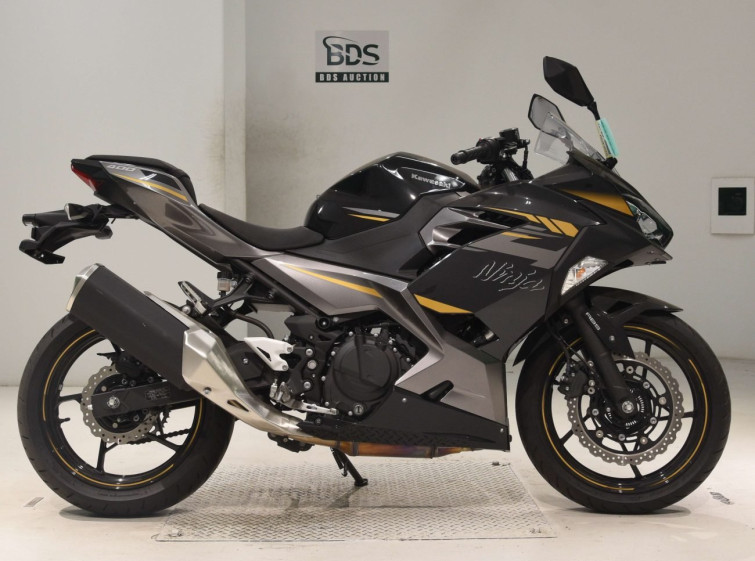 Мотоцикл Kawasaki NINJA400 с пробегом 1835 km