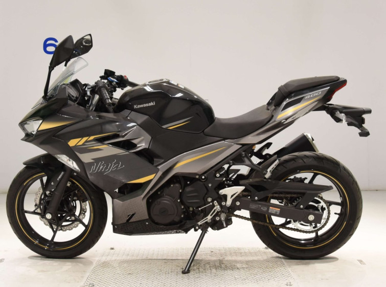 Мотоцикл Kawasaki NINJA400 с пробегом 1835 km