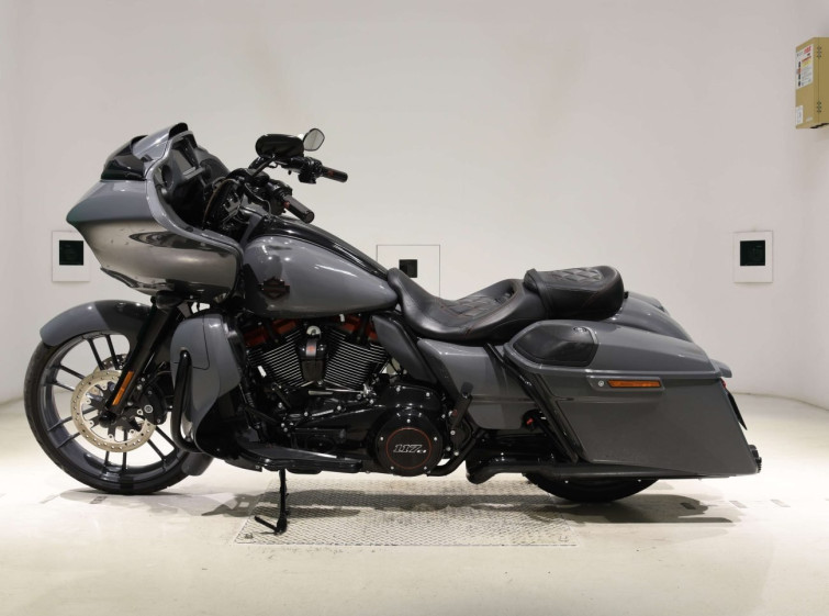Мотоцикл HD ROAD GLIDE FLTRXSE1923 CVO с пробегом 1351 km