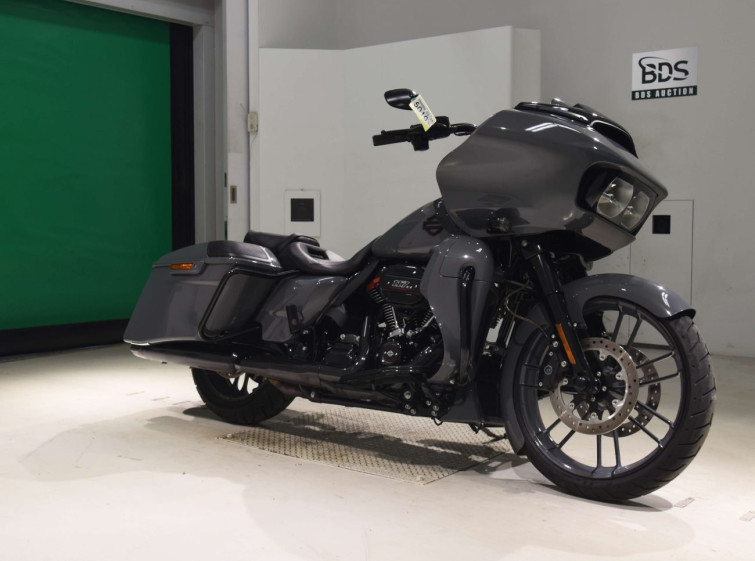 Мотоцикл HD ROAD GLIDE FLTRXSE1923 CVO с пробегом 1351 km