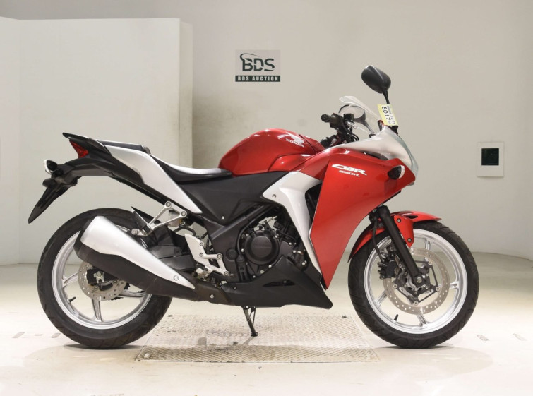 Мотоцикл Honda CBR250R с пробегом 4673 km