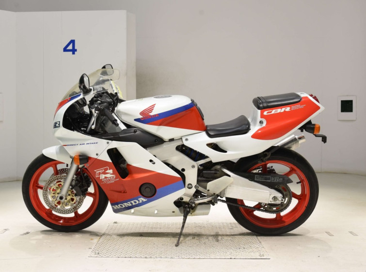 Мотоцикл Honda CBR250RR с пробегом 16308 km