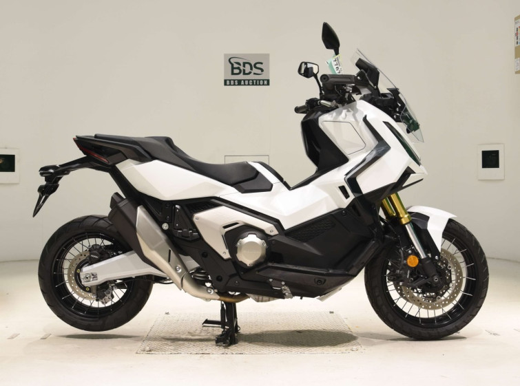 Мотоцикл Honda X-ADV750 с пробегом 1560 km