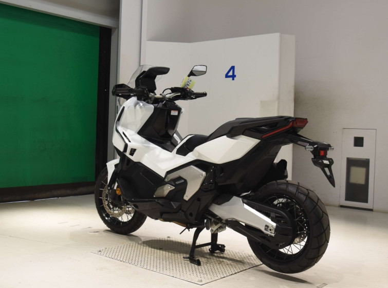Мотоцикл Honda X-ADV750 с пробегом 1560 km