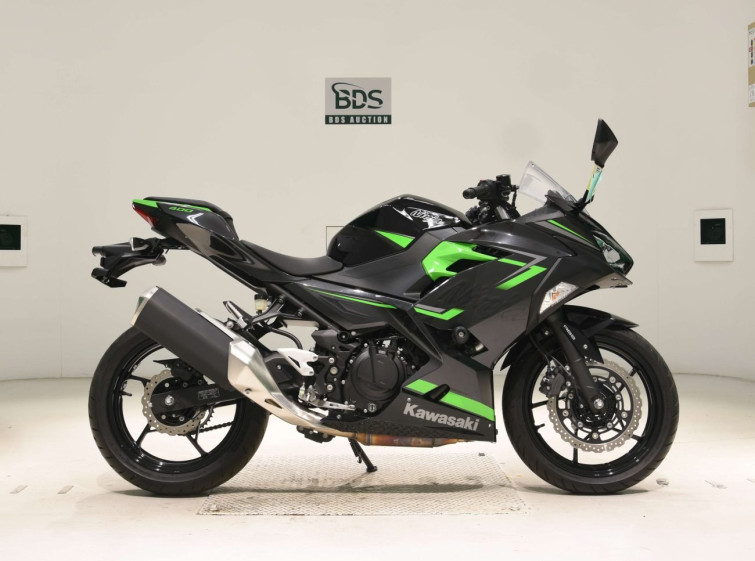 Мотоцикл Kawasaki NINJA400 с пробегом 827 km