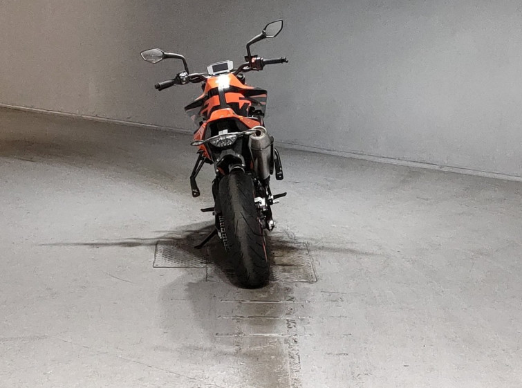 Мотоцикл KTM 890 DUKE
