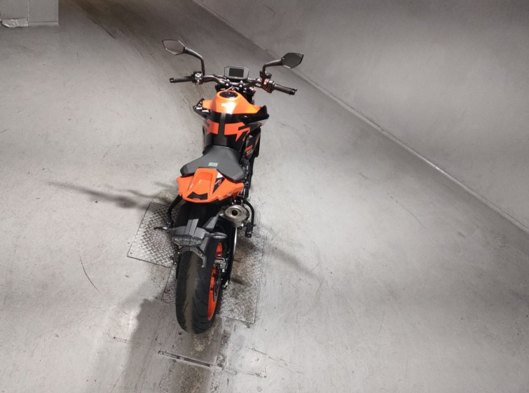 Мотоцикл KTM 890 DUKE
