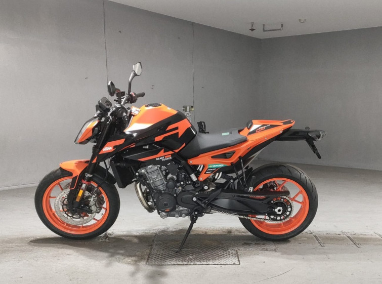 Мотоцикл KTM 890 DUKE