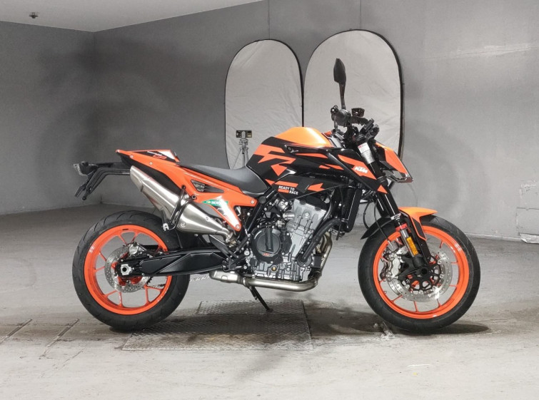 Мотоцикл KTM 890 DUKE