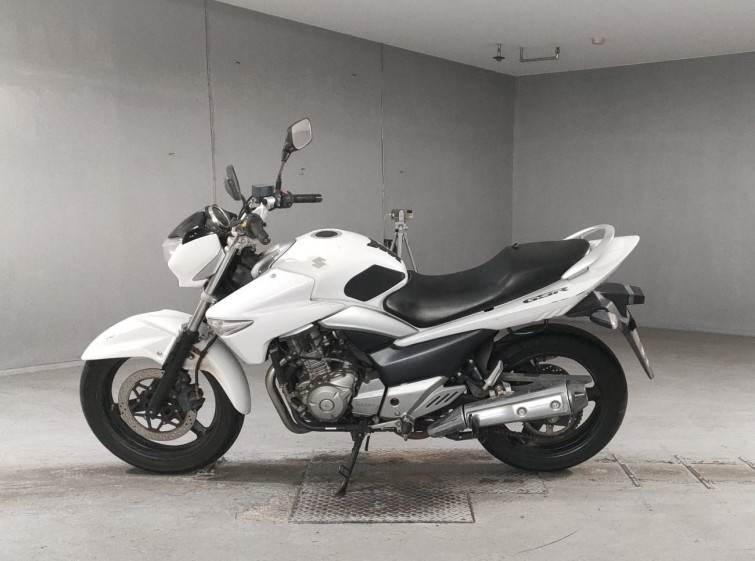 Мотоцикл Suzuki GSR250 с пробегом 30027 km
