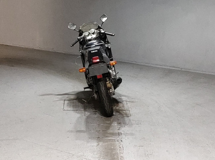 Мотоцикл Yamaha FZR250 з пробігом 15301 km
