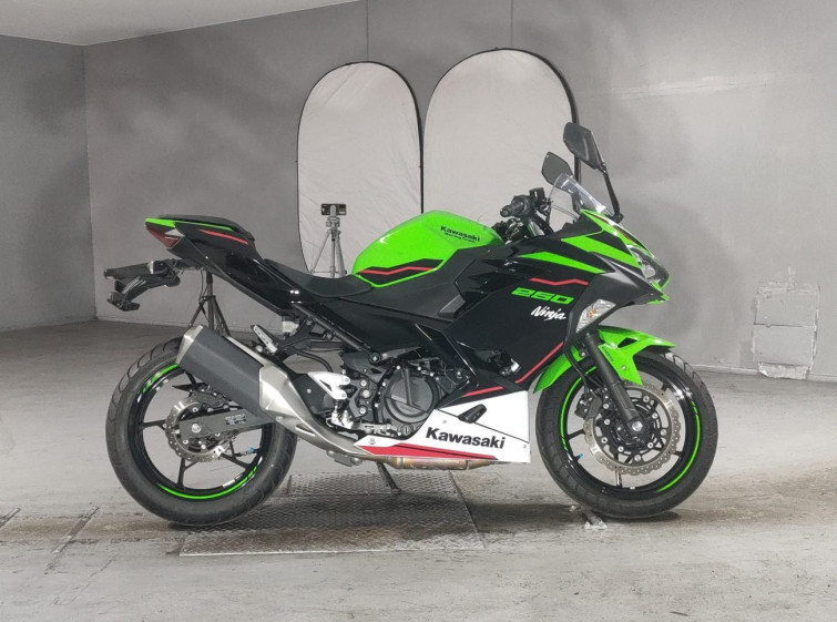 Мотоцикл Kawasaki NINJA250 с пробегом 14450 km