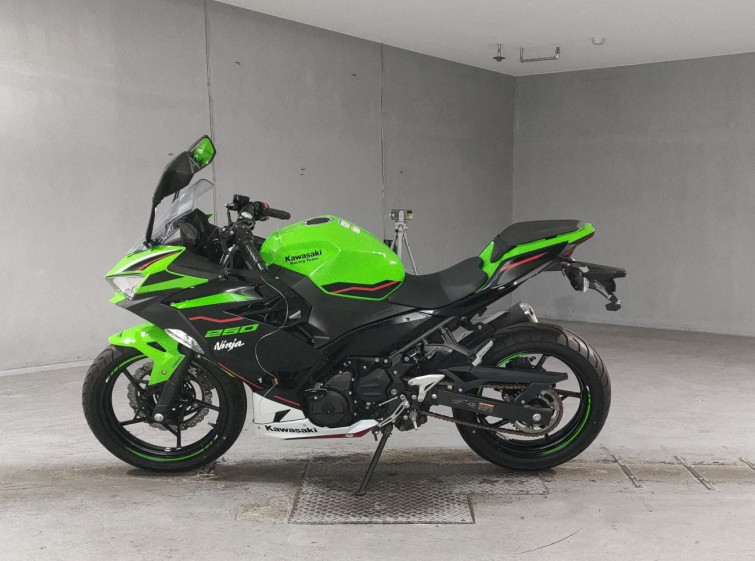Мотоцикл Kawasaki NINJA250 с пробегом 14450 km