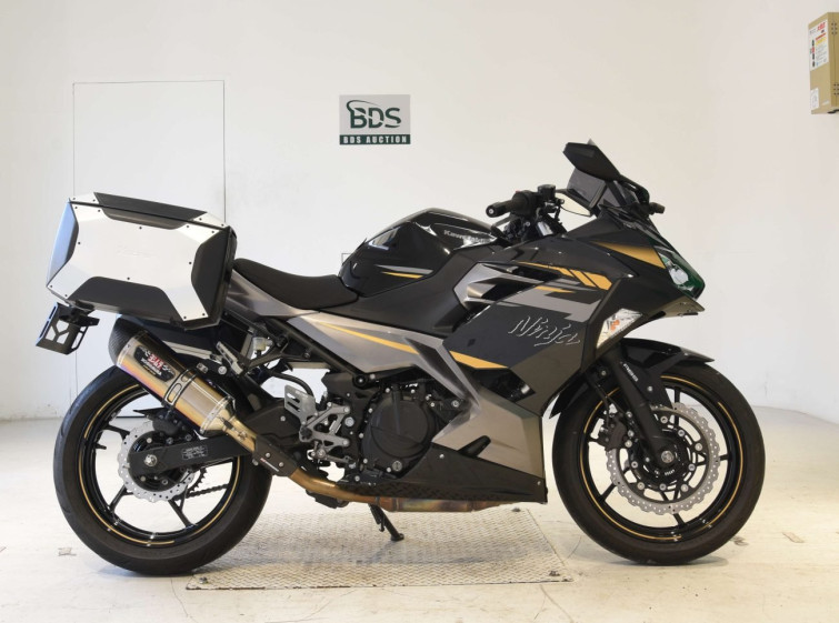 Мотоцикл Kawasaki NINJA400 з пробігом 20763 km