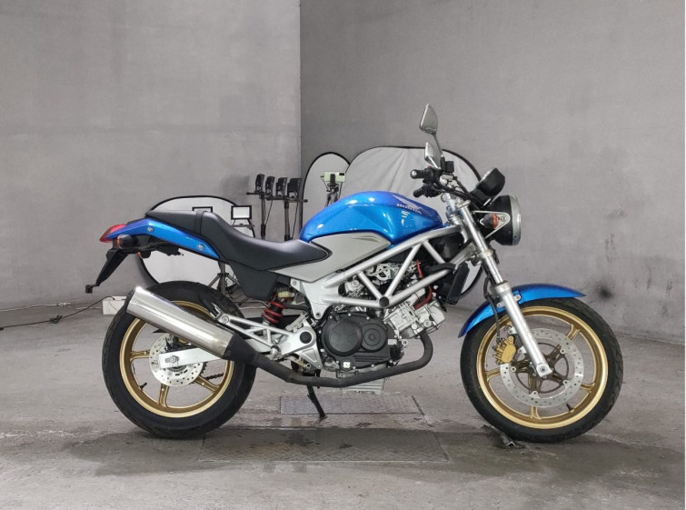 Мотоцикл Honda VTR250 с пробегом 450 km