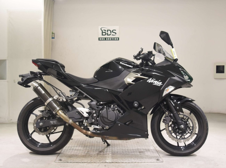 Мотоцикл Kawasaki NINJA400 з пробігом 31723 km