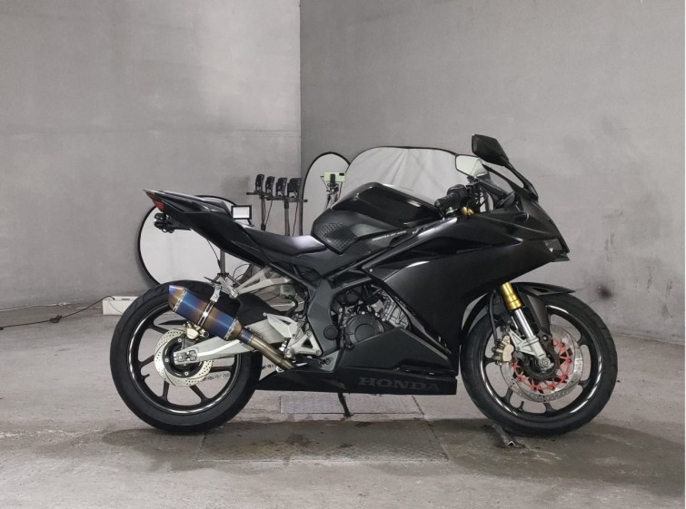Мотоцикл Honda CBR250RR з пробігом 24502 km
