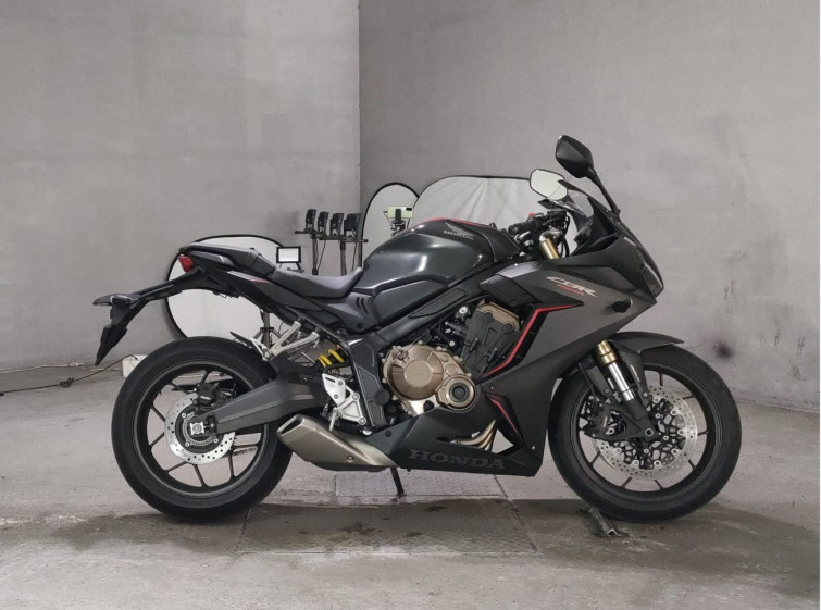 Мотоцикл Honda CB650R с пробегом 2548 km