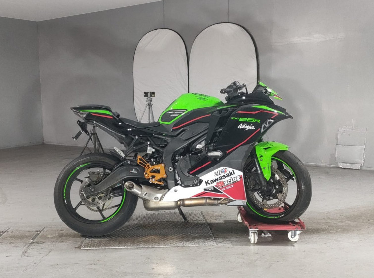 Мотоцикл Kawasaki NINJA ZX-25R с пробегом 7893 km