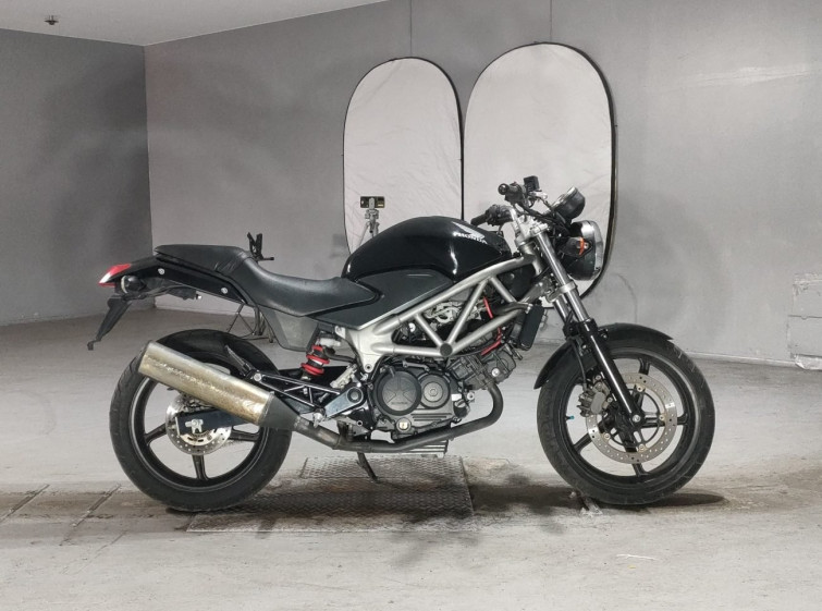 Мотоцикл Honda VTR250 с пробегом 8598 km