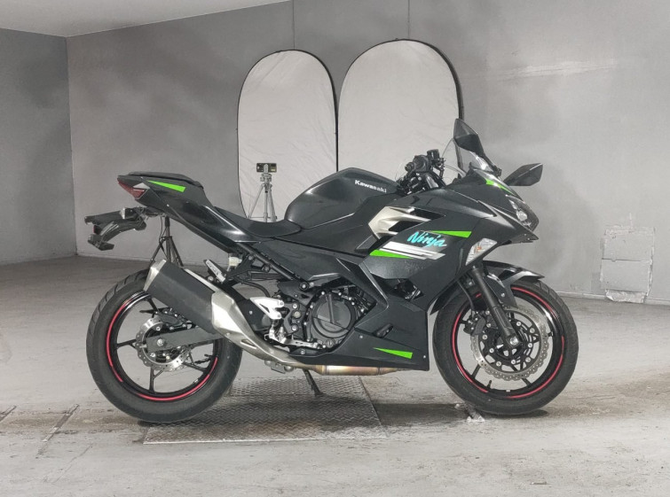 Мотоцикл Kawasaki NINJA250 с пробегом 5881 km