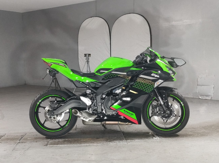 Мотоцикл Kawasaki NINJA ZX-25R KRT с пробегом 4077 km