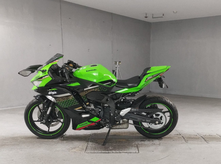 Мотоцикл Kawasaki NINJA ZX-25R KRT с пробегом 4077 km