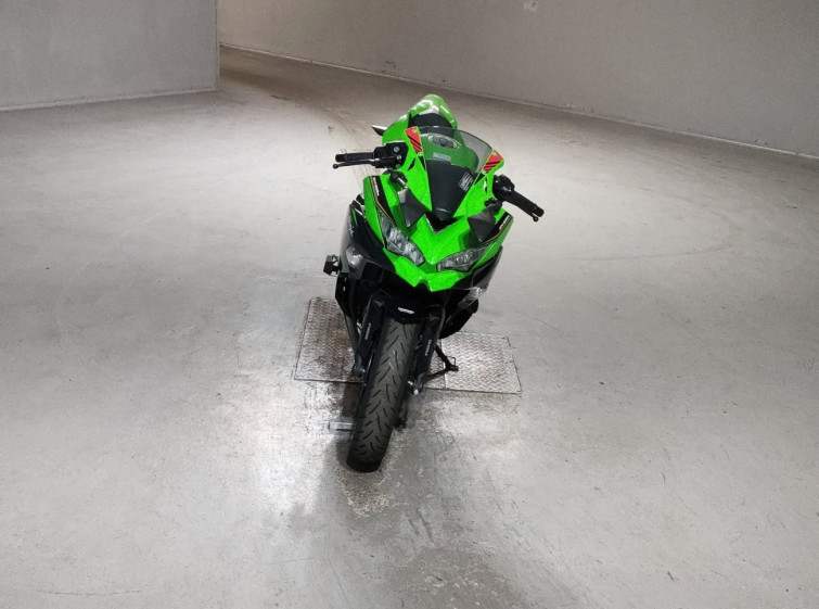 Мотоцикл Kawasaki NINJA ZX-25R KRT с пробегом 4077 km