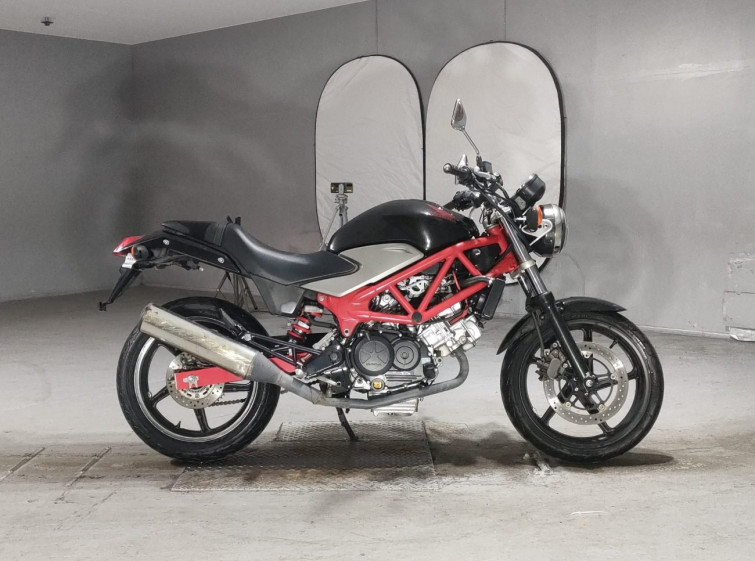 Мотоцикл Honda VTR250 с пробегом 14203 km