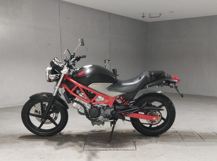 Мотоцикл Honda VTR250 с пробегом 14203 km