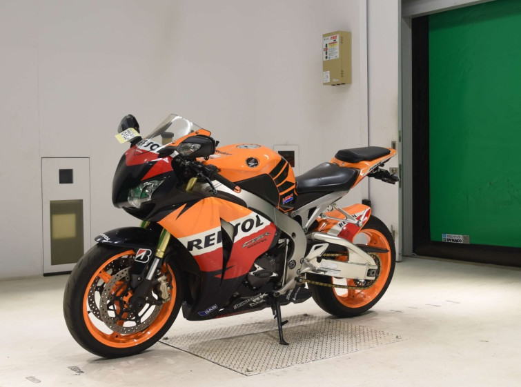 Мотоцикл Honda CBR1000RR с пробегом 75628 km