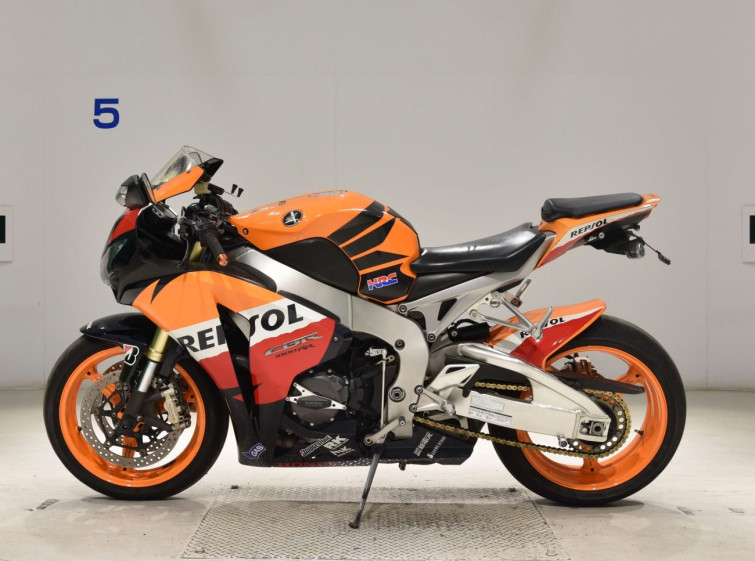 Мотоцикл Honda CBR1000RR с пробегом 75628 km